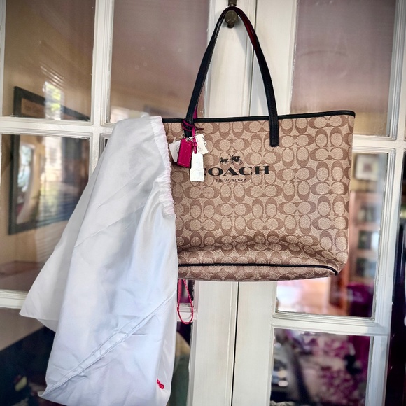 NWT Coach New York Tote Tan Brown Black & Red w/Dust Bag - Picture 1 of 13